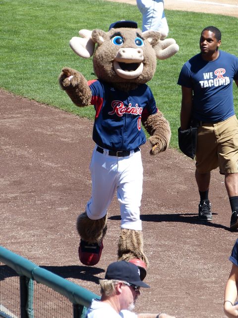 2014 Tacoma Rainiers Rhubarb The Reindeer